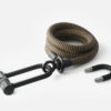 tex–lock eyelet in wild hemp, Größe L, ineinander gewickelt mit X-lock am Seilende, kürzerer U-lock Bügel daneben
