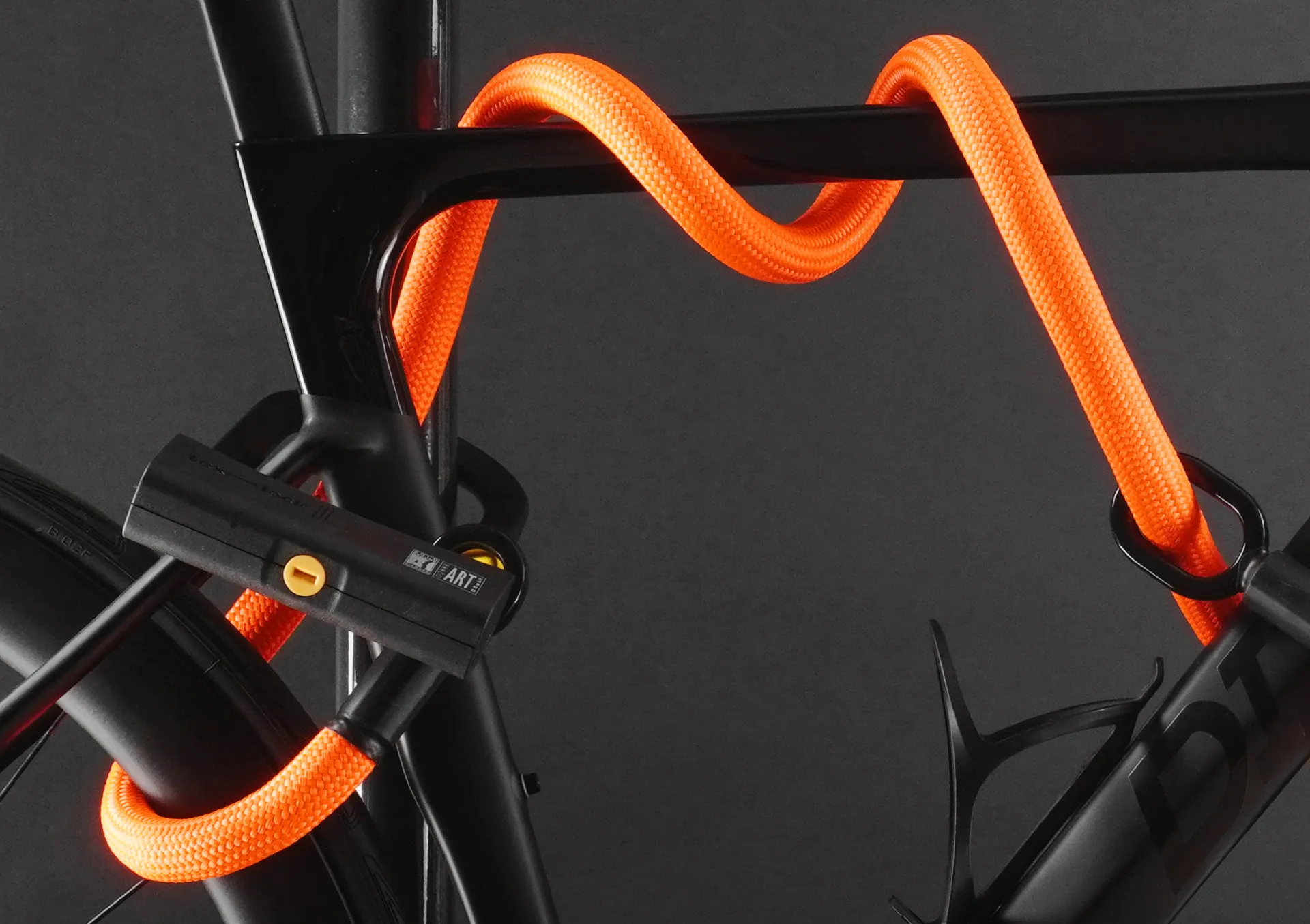 eyelet L acid orange D-lock Application photo-close