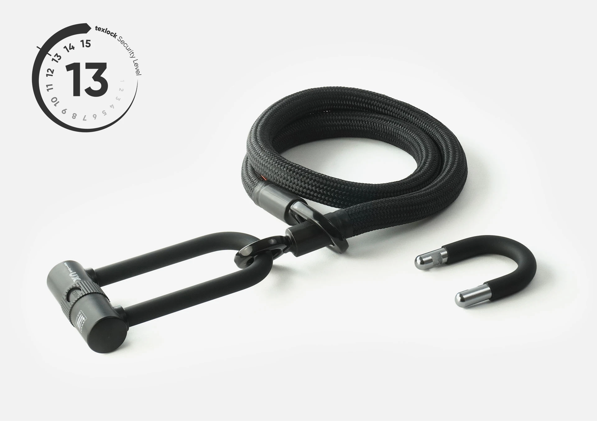 tex–lock eyelet in onyx black, Größe M, ineinander gewickelt mit X-lock am Seilende, kürzerer U-lock Bügel daneben