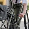 schwarz-graues Textilschloss texlock mate mit Fahrradschloss-Tasche