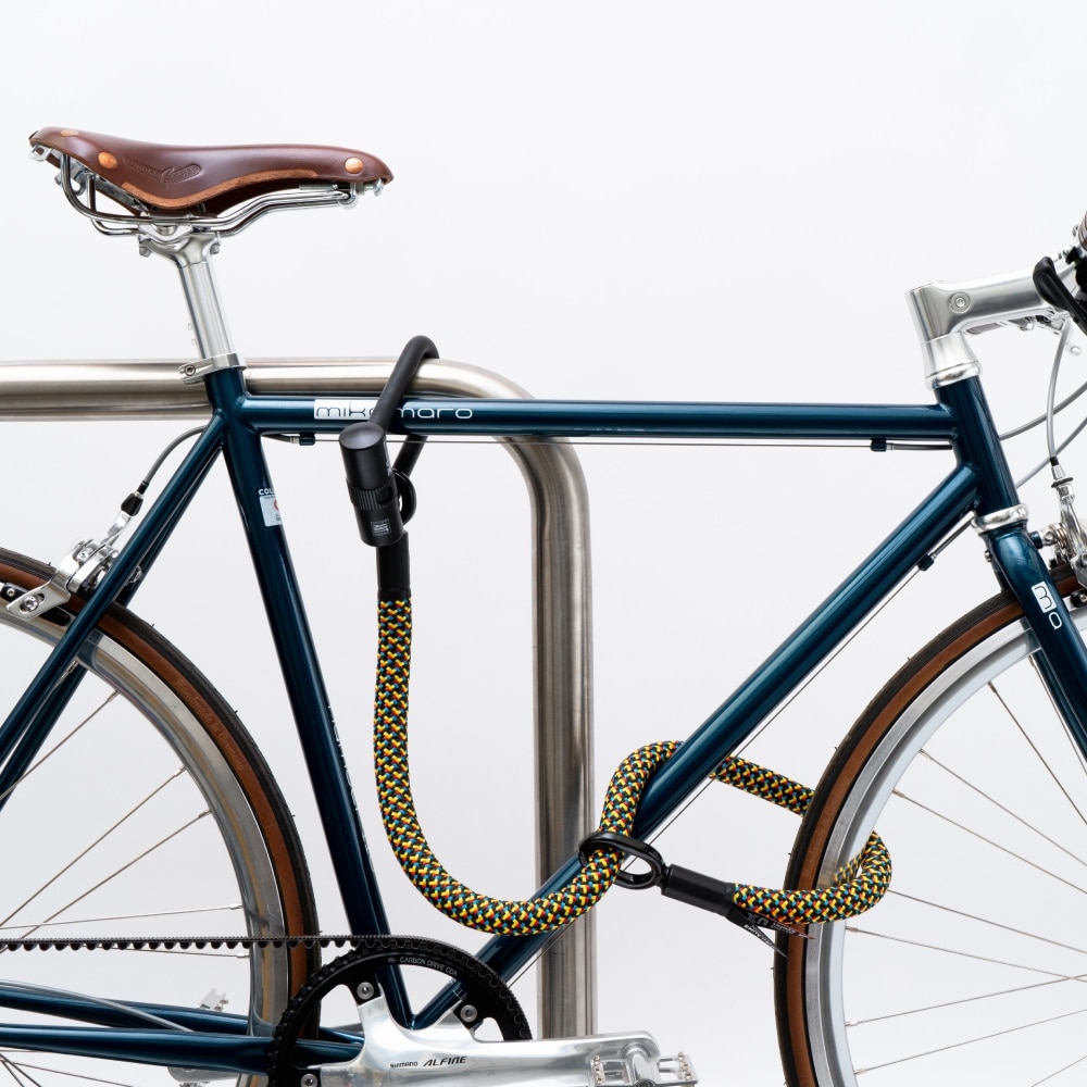 buntes texlock eyelet Set Textilschloss sichert mehrere Fahrradteile am Fahrradständer