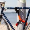 orangenes texlock eyelet Set Textilschloss sichert Fahrrad an Laterne